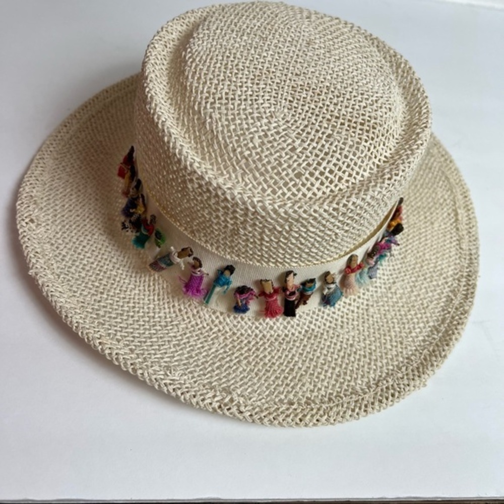 VINTAGE WHITE CANE HAT WITH DECRETIVE PEOPLE